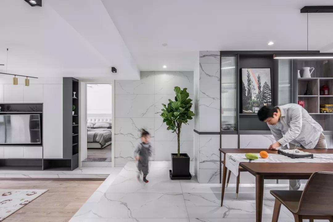 下沉式客廳巧設計，112㎡三居室簡(jiǎn)約
